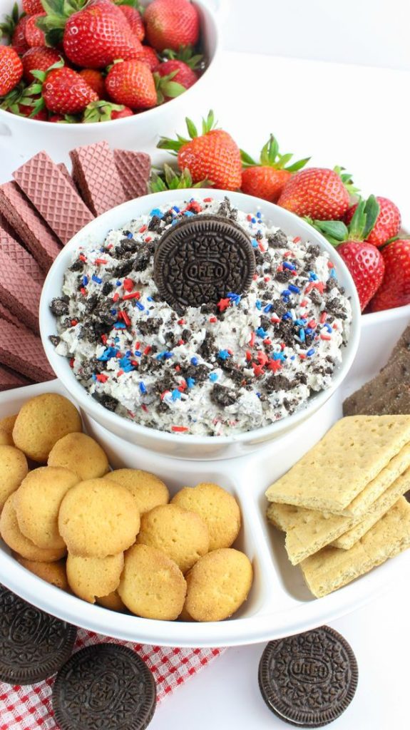 patriotic-cookies-and-cream-dip
