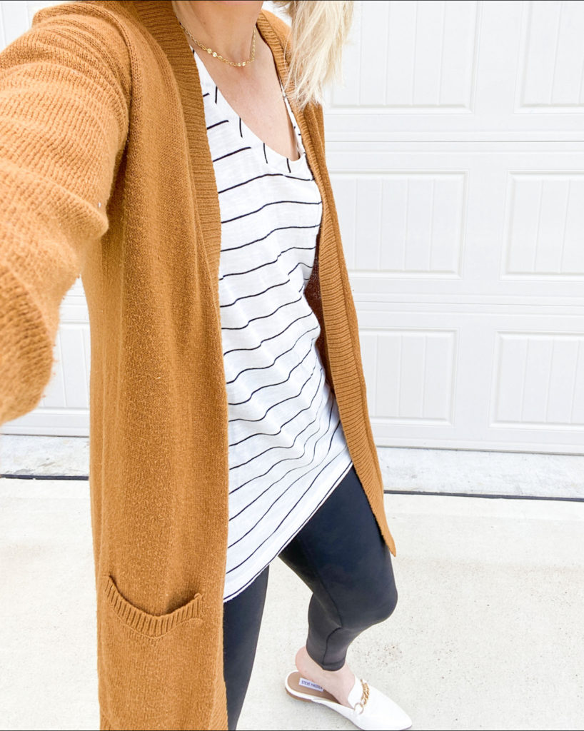 faux-leather-leggings-outfit-with-cardigan-and-tee