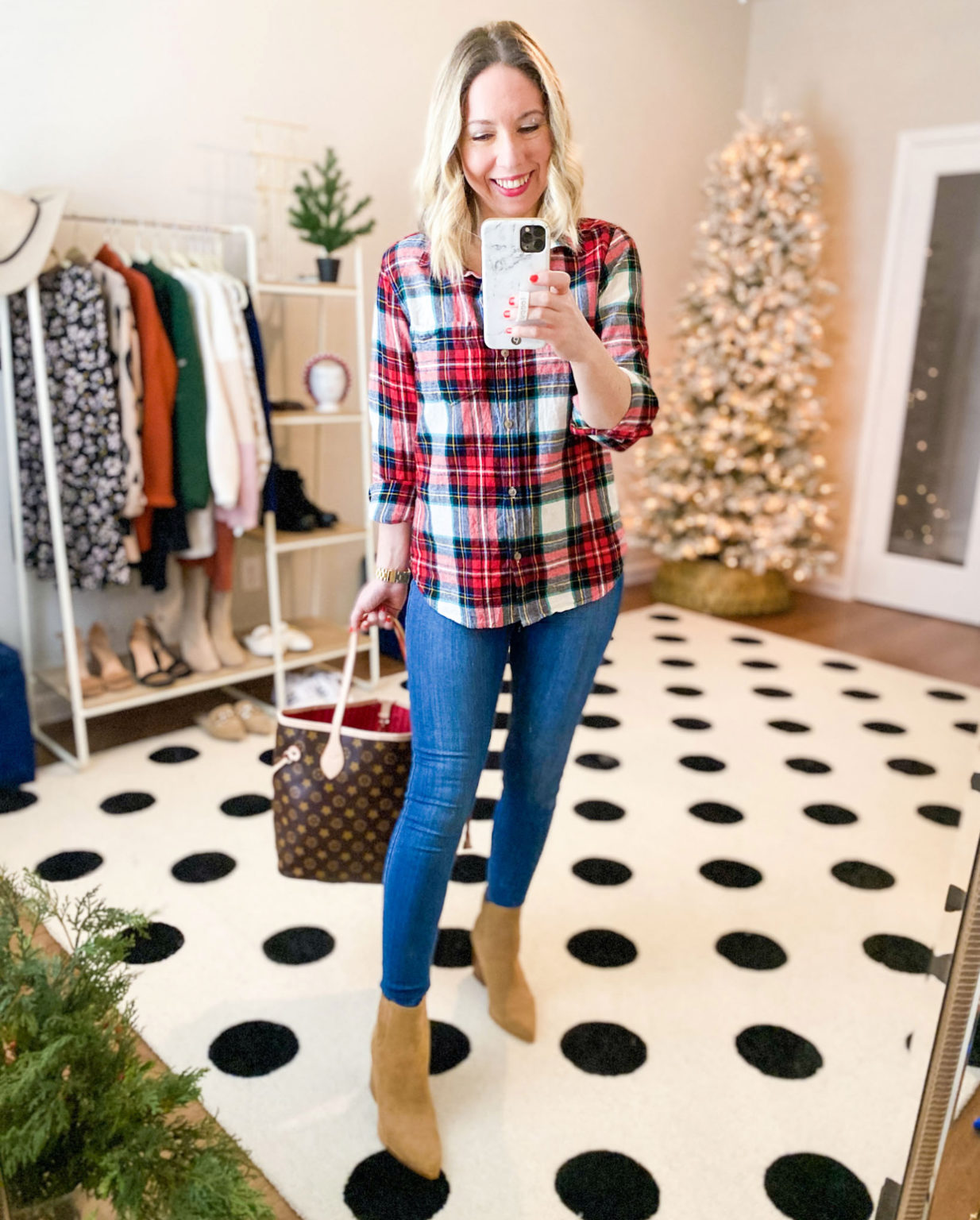 5 Ways You Need To Be Wearing Your Flannel Shirt - MeatballMom