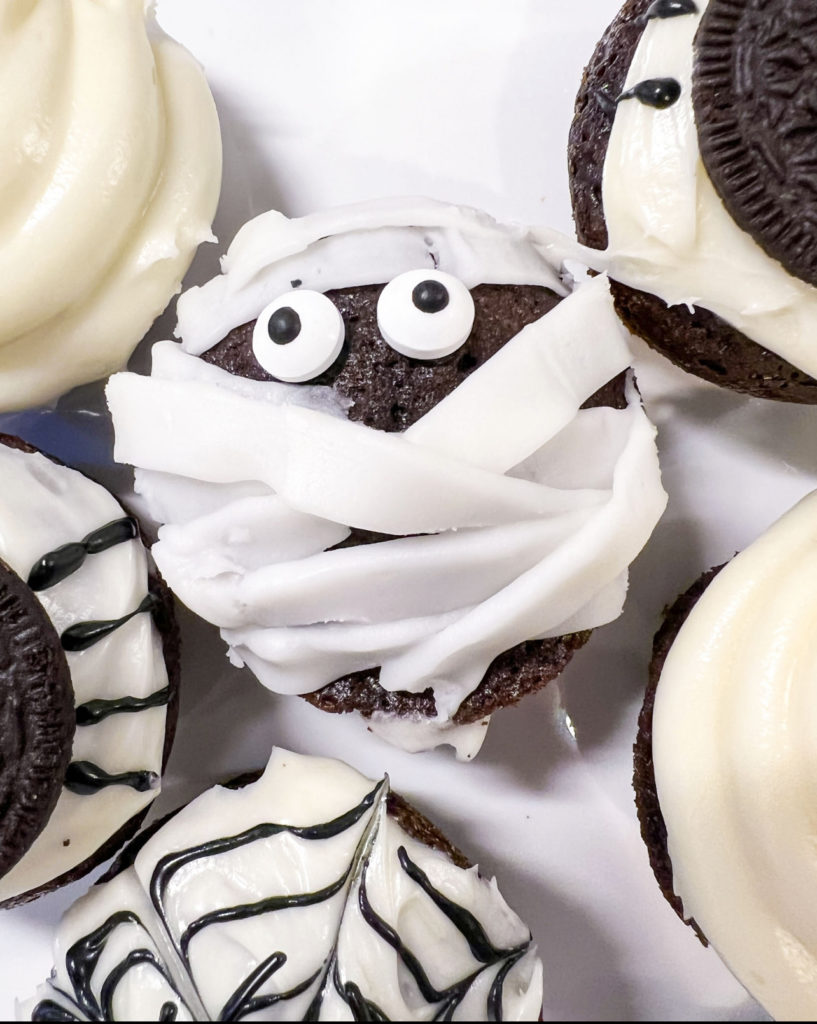 mummy-halloween-cupcakes